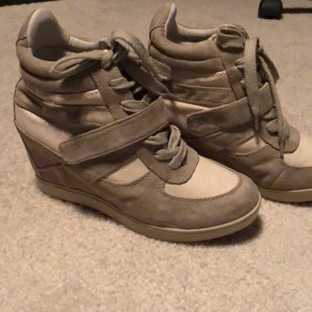 Sneaker wedges